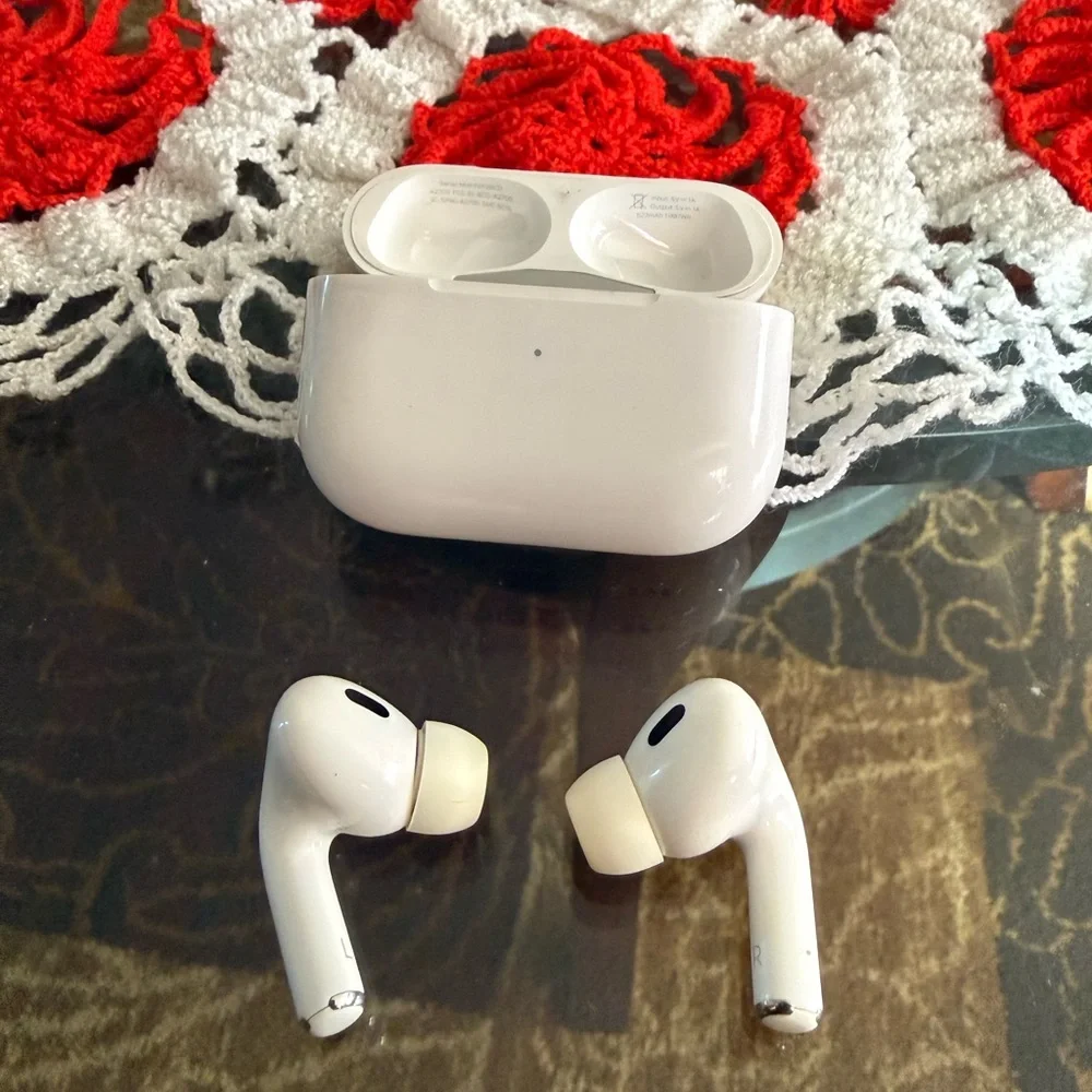 Apple Air Pods Pro 2 With Charging Case